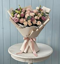 Букет цветов из:  Розы и Лизиантусы в городе Сатка