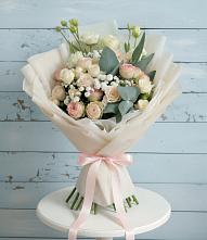 Букет цветов из:  Розы и Лизиантусы в городе Сатка