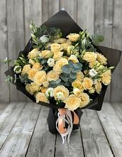 Букет цветов из:  Розы и Лизиантусы в городе Сатка