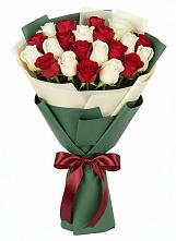 Букет Микс из красных и белых роз в городе Сатка