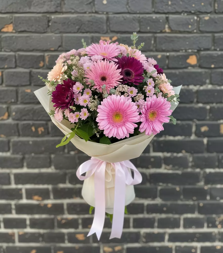 Букет цветов из: Герберы и Хризантемы в городе Сатка