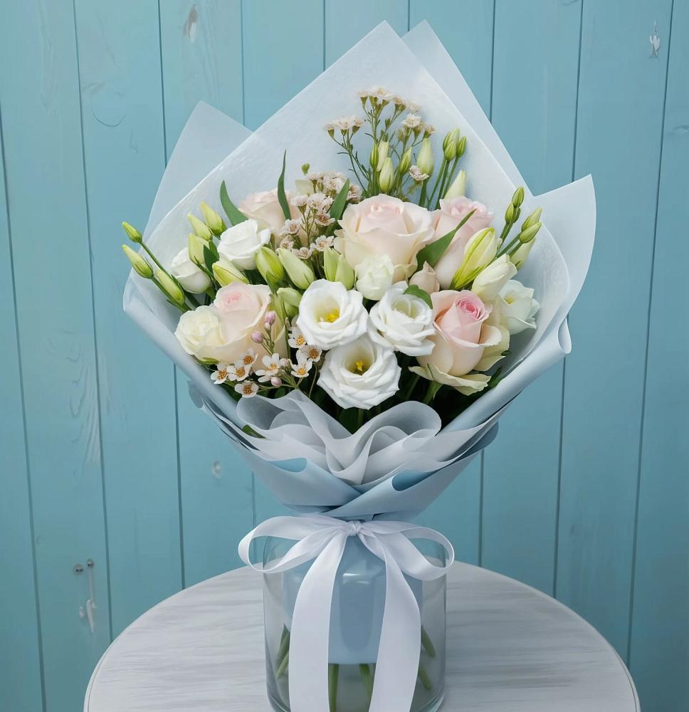 Букет цветов из: Розы и Лизиантусы в городе Сатка