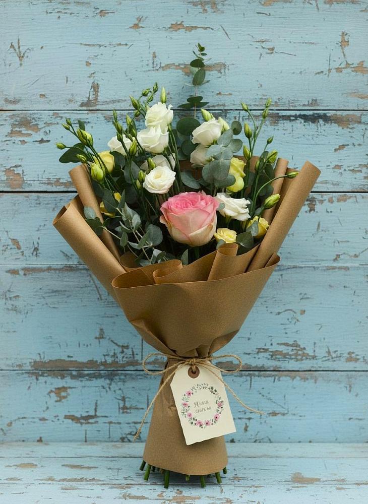 Букет цветов из: Розы и Лизиантусы в городе Сатка