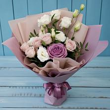 Букет цветов из:  Розы и Лизиантусы в городе Сатка