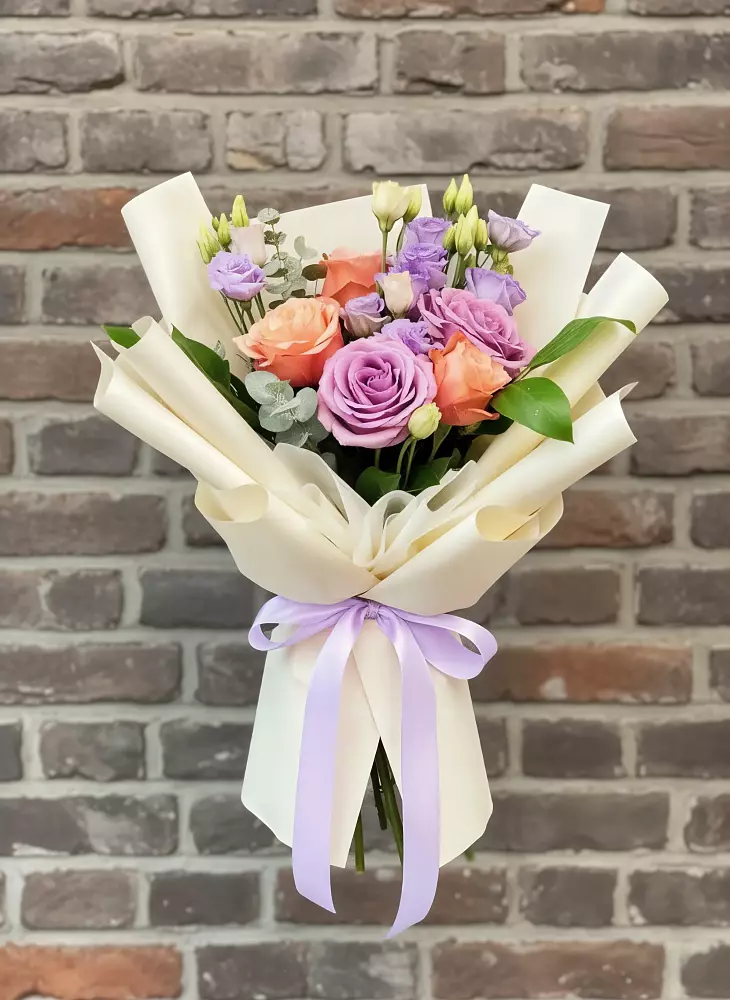 Букет цветов из: Лизиантусы и Розы в городе Сатка