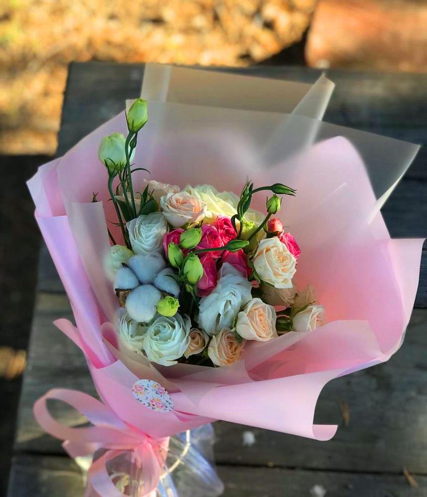 Букет цветов из: Розы и Лизиантусы в городе Сатка