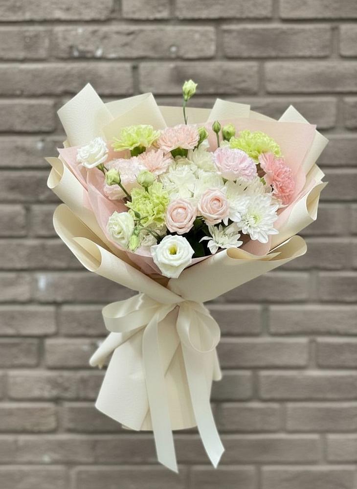 Букет цветов из: Гвоздики, Розы, Лизиантусы и Хризантемы в городе Сатка