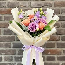 Букет цветов из:  Лизиантусы и Розы в городе Сатка