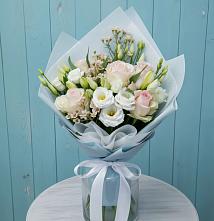 Букет цветов из:  Розы и Лизиантусы в городе Сатка